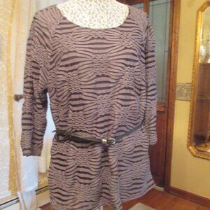 GRAY/BLACK WOMANS TOP-DRESSBARN/ SIZE 1X